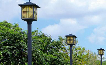太阳能张掖庭院灯怎么选亮度与续航更耐用